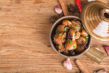 Delicious spicy trotters and spices