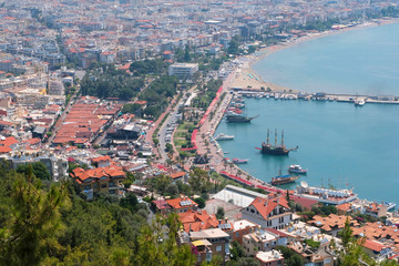 Fototapeta premium View of the fortress, the ruins on the Peninsula of Alanya, Turkey, Asia.Mediterranean sea, beautiful background. Famous tourist destination with high mountains. Part of an ancient Old castle.