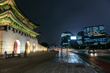 Fototapeta na wymiar The night view of Gyeongbok Palace in seoul city, South Korea.