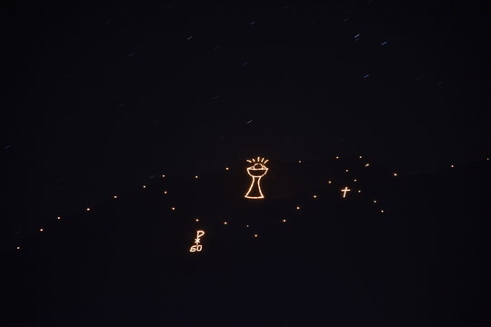 Sommersonnenwende, Bergfeuer, Herz-Jesu-Feuer, Herz, Jesu, Jesus, Feuer, Gel&uuml;bde, Kartitsch, Tirol, Osttirol, Nacht, Lienz, Tirol, Feuer, Flamme, Fackel, Licht, Sommer, Tradition, Brauchtum, Pustertal