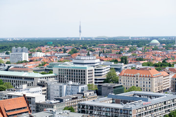 Fototapeta na wymiar blick auf die hochhäuser vom besichtigungsturm des neuen rathaus in hannover niedersachsen deutschland fotografiert während einer besichtigungstour an einem sonnigen tag