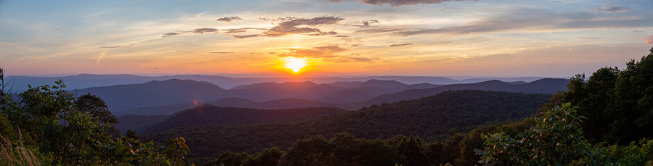 Fototapeta na wymiar Shenandoah Sunset Panoramic 1