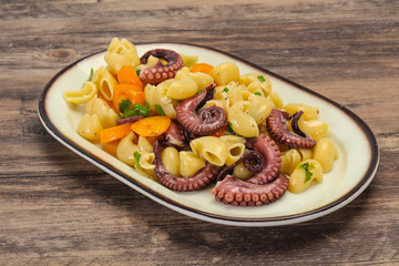 Pasta with octopus and yellow tomatoes