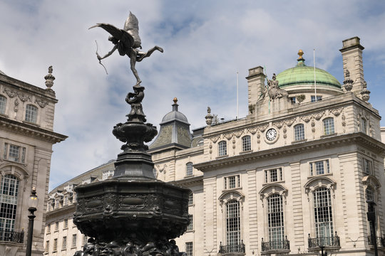Shaftesbury Memorial Fountain toped by winged Anteros in Piccadilly Circus with The Quadrant on Regent street London England