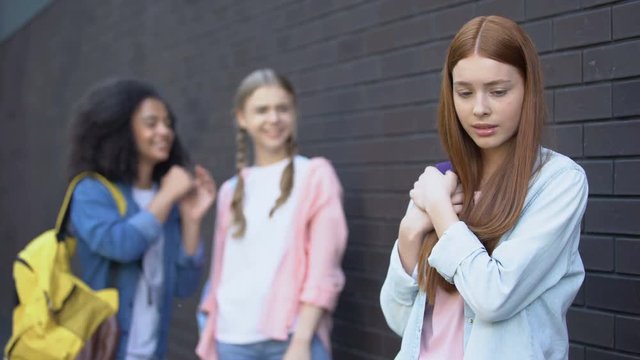 College students gossiping about new red-haired classmate, psychological trauma