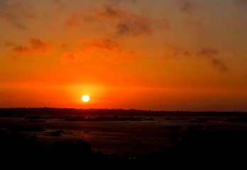 Au couché de soleil doré