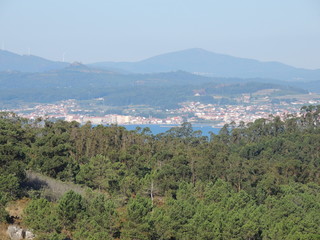 Fototapeta na wymiar Vistas desde lo alto del monte de Sidarella en San Vicente (O Grove, España)
