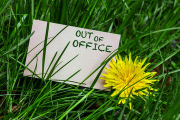 Out of office message - obrazy, fototapety, plakaty