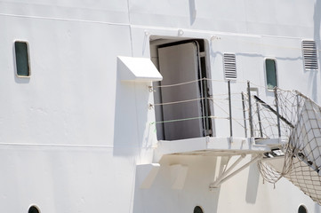 Cruise boarding entrance platform