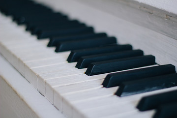 Naklejka premium Texture. White piano. Musical instrument