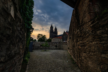 Magdeburger Dom mit Festungsanlagen