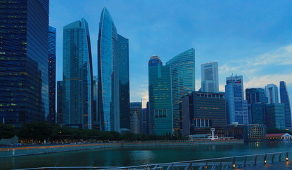 Fototapeta na wymiar Singapore city skyline of business district downtown in sunset. Singapore.