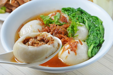Savory tangyuan&ndash;Glutinous Rice balls stuffed with ground pork in soup   