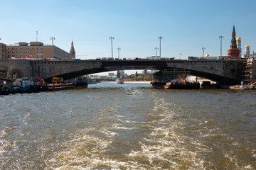 Fototapeta na wymiar Moscow, Russia - May 6, 2019: View of the reconstruction of the Bolshoy Moskvoretsky Bridge on a summer day