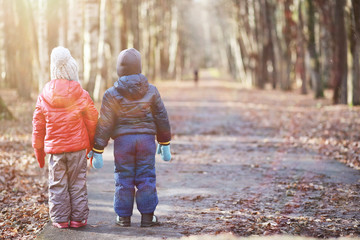 Fototapeta premium Children walk in the autumn park