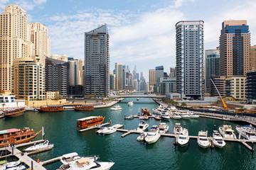 Obraz premium Dubai marina cityscape at daylight