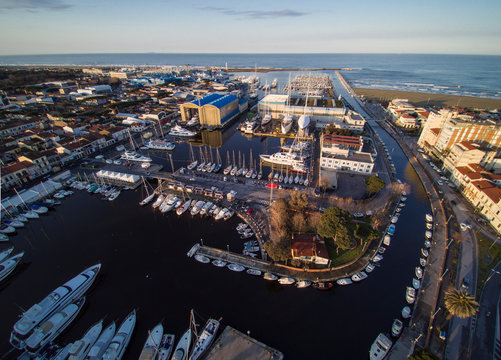 Viareggio, il porto e la darsena