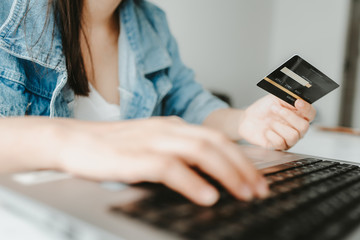 credit card for online shopping and payment online