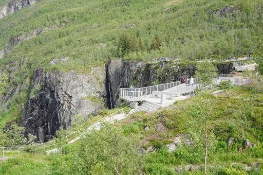 Plattform am Voringsfossen Wasserfall in Eidfjord, Norwegen