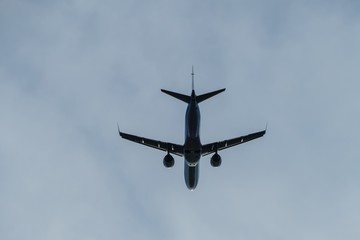 Abflug Flugzeug am Himmel