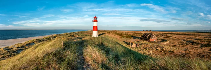 Poster Rode vuurtoren op het eiland Sylt in Noord-Friesland, Sleeswijk-Holstein, Duitsland © eyetronic