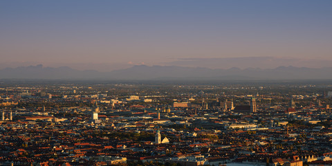 Fototapeta na wymiar München Panorama im Abendlicht
