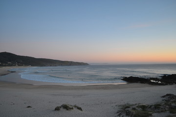 Fototapeta na wymiar Playa de la localidad costera de Ferrol cerca del atardecer.