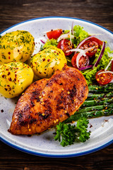 Grilled chicken fillet and vegetables