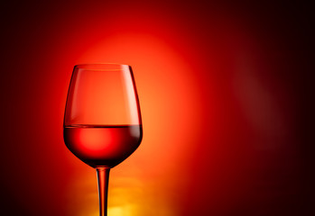 Naklejka na ściany i meble Red wine in a glass.