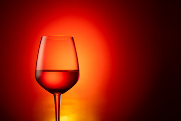 Naklejka na ściany i meble Red wine in a glass.