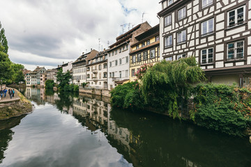 Fototapeta na wymiar houses along the canal in Strasbourg