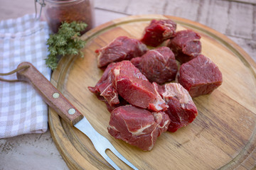 morceaux de boeuf cru