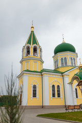 Fototapeta na wymiar orthodox temple exterior 