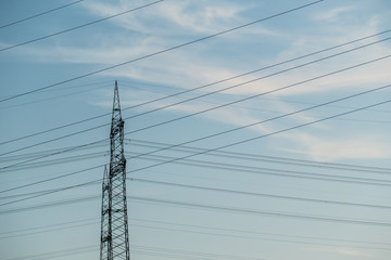 Strommasten einer Überlandleitung