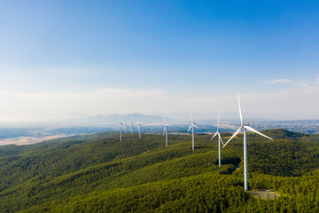 Centrali elettriche con turbine eoliche per la produzione di energia in città