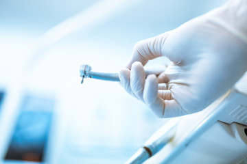 Clinica privata di una dentista donna, strumentazione principale.