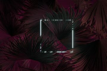 Leuchtendes Quadrat bedeckt von Palmenblätter im roten Neon Licht. Flat lay Style.