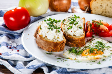 Breakfast - fried egg, toasts and vegetable salad