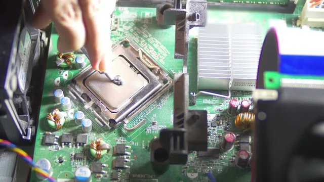 putting thermal paste on a CPU
