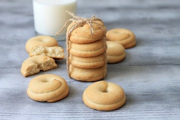 Homemade cookies tied with rope. Wooden background, close-up.