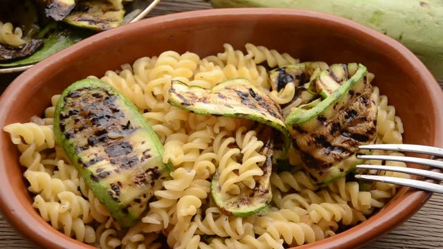 Fusilli alle zucchine grigliate ft21_0195