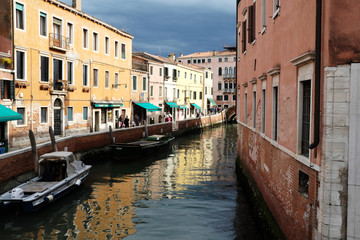 Fototapeta na wymiar houses over canal in Venice before storm