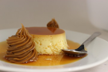 flan with dulce de leche