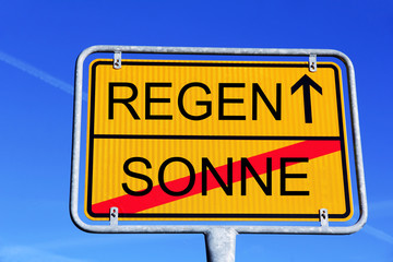 Schild mit der Wetteränderung von Sonne zu Regen. Wettervorhersage