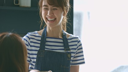 カフェ・スタッフ