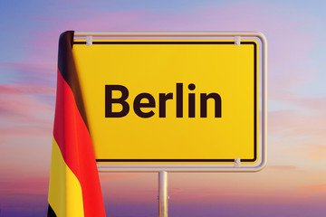 Berlin. Gelbes Schild/Ortsschild. Flagge von Deutschland hängt darüber. Himmel mit Sonnenuntergang oder Sonnenaufgang