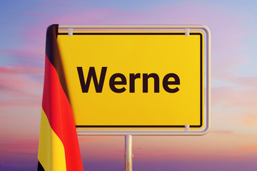 Werne. Gelbes Schild/Ortsschild. Flagge von Deutschland hängt darüber. Himmel mit Sonnenuntergang oder Sonnenaufgang