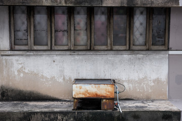 Old air compressors have been used for many years.