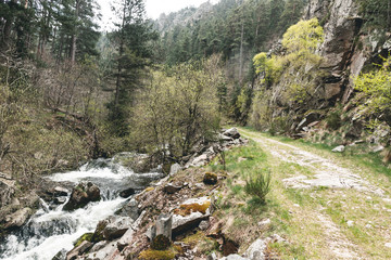 Randonnée dans les gorges du Bramont en Lozère, Occitanie, le long de la rivière