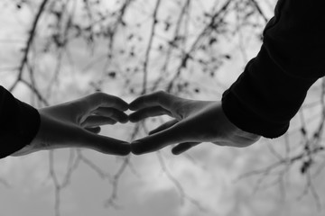 Herz aus H&auml;nden geformt